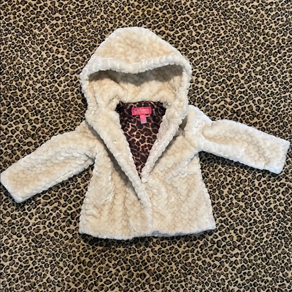 Cozy White Hooded Jacket with Leopard Lining - Picture 1 of 5